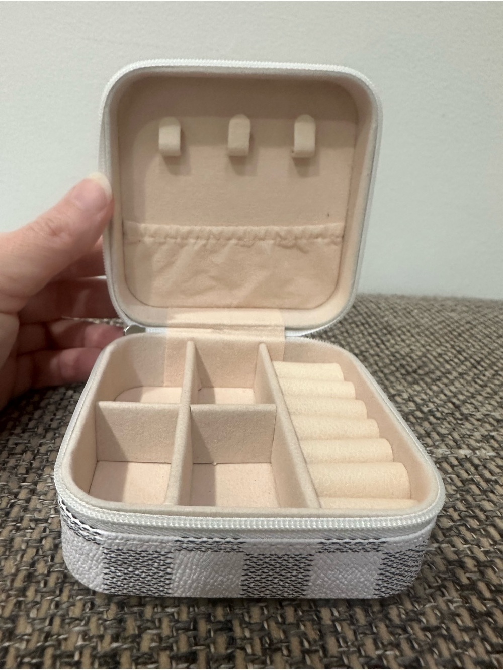 White Checkered Travel Jewelry Case - Picture 4 of 7